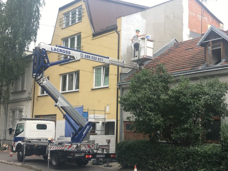 Prace z wykorzystaniem podnośnika koszowego w Krakowie